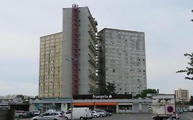 Appartement F2 De 30M2- Repos Moins Cher